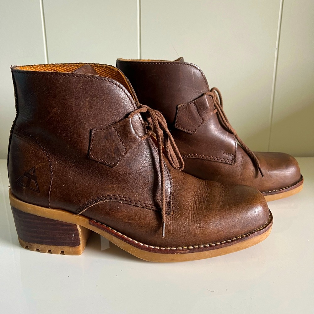 Vintage heeled leather ankle boots 8